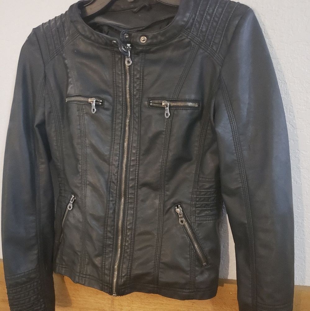 Fitted Faux leather moto jacket zipper pockets